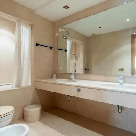 Villa The Palace Marbella - Lavish Beachfront Estepona