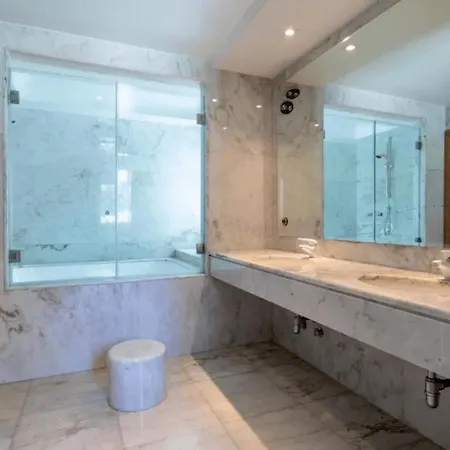 Villa The Palace Marbella - Lavish Beachfront *
